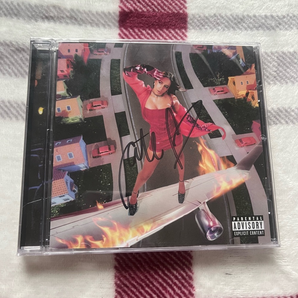 Tate Mcrae sealed SIGNED CD